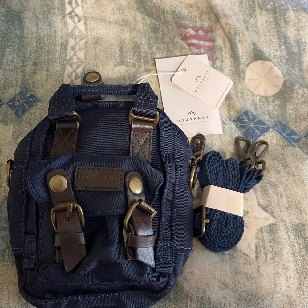 🧜🏻‍♀️NWT Doughnut Macaroon Tiny Crossbody